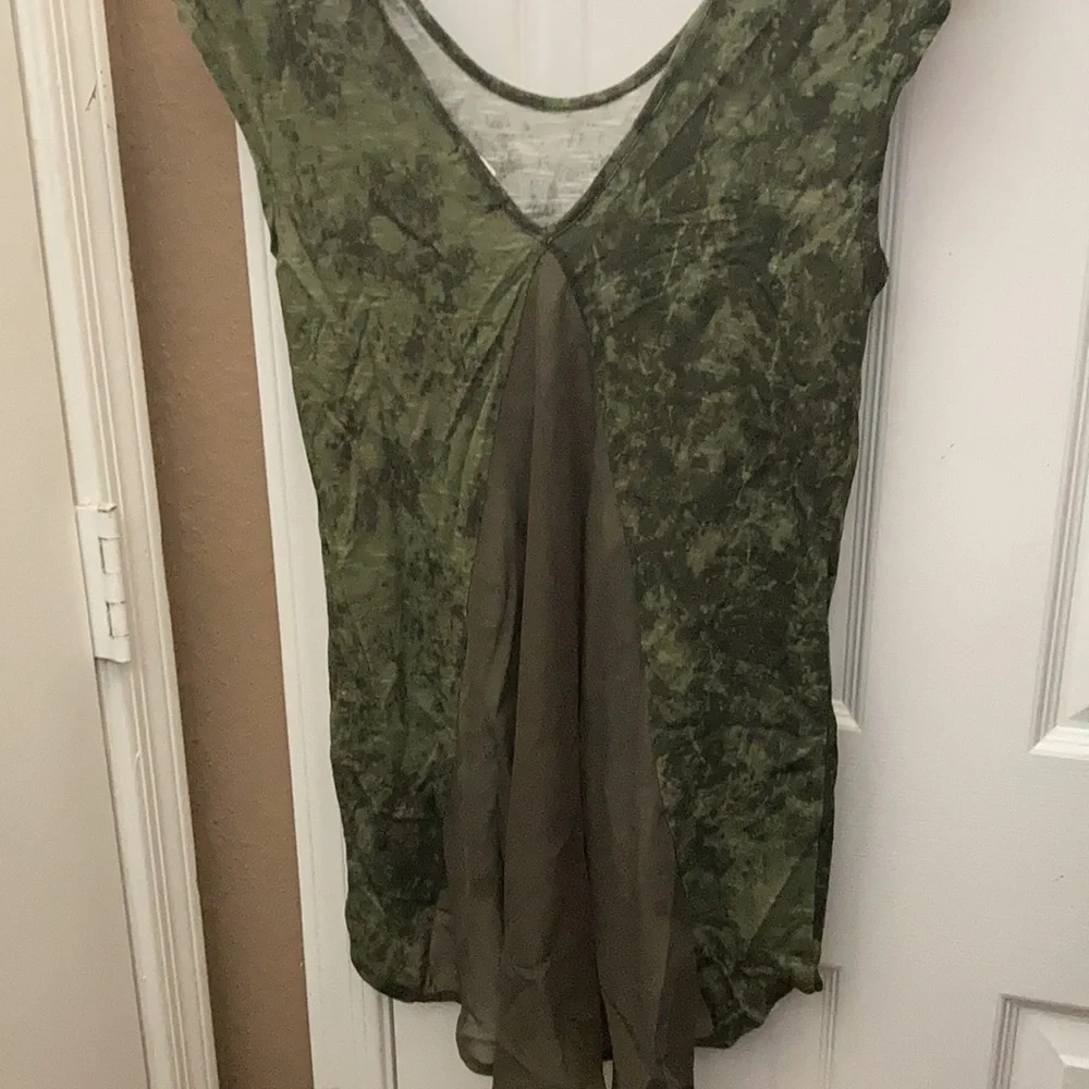 FINAL MARKDOWN Unique eyeshadow top (S)